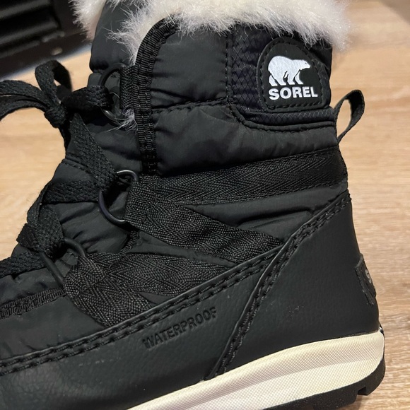 Sorel Whitney Short Lace Boots Waterproof Black Size 1 - Picture 4 of 5